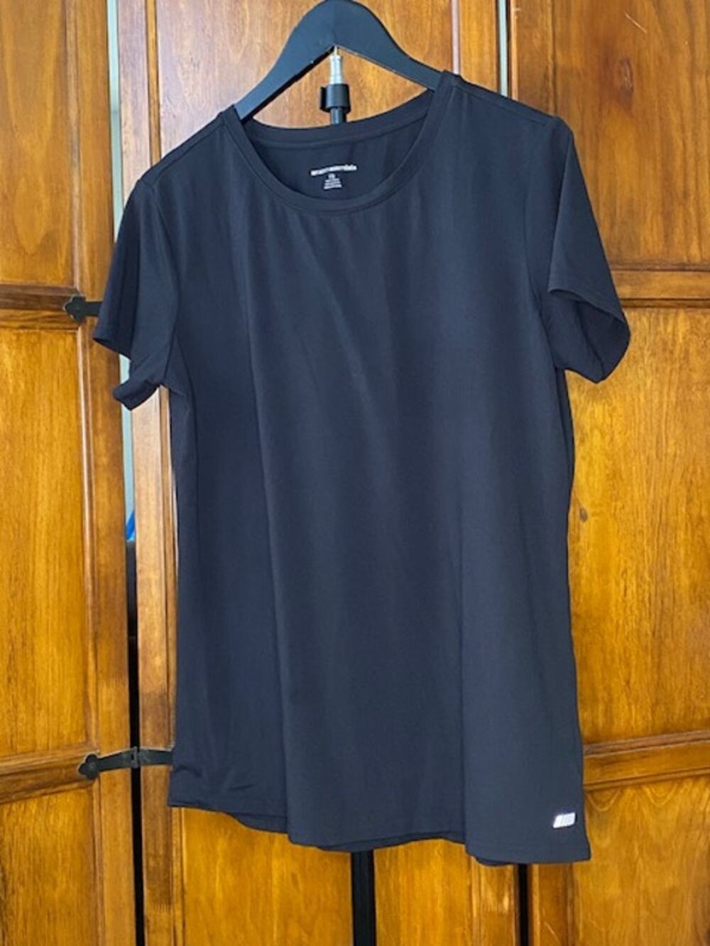 Amazon Essentials Women's Tech Stretch Athletic T-Shirt Black Crew Neck XS